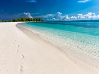 Come creare una pista per le biglie in spiaggia